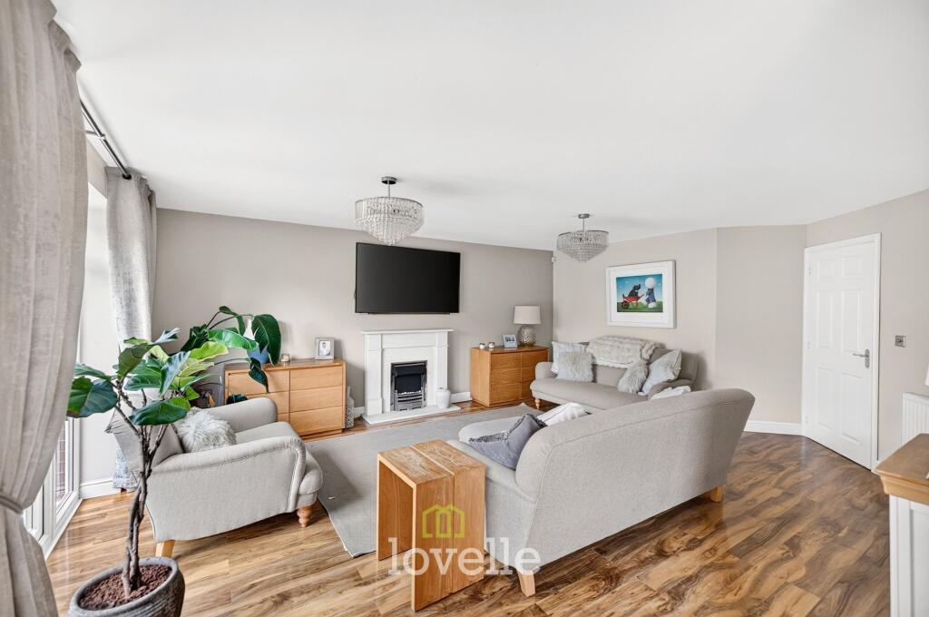 House in Grimsby, Healing - View 3