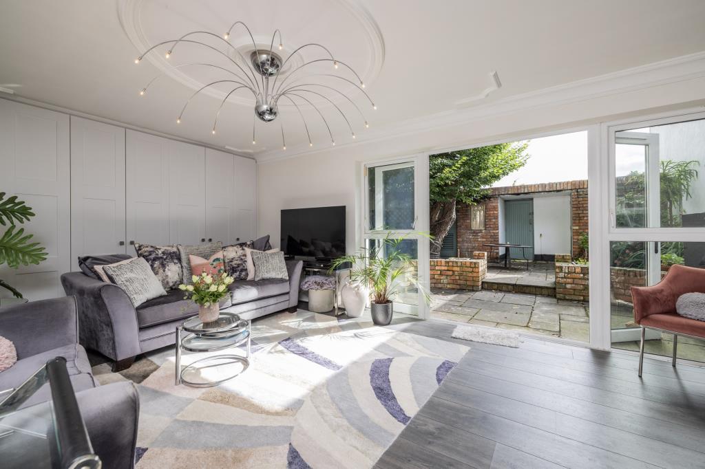 Main image of property: 73 Pembroke Lane, Ballsbridge, Dublin 4, D04 K061