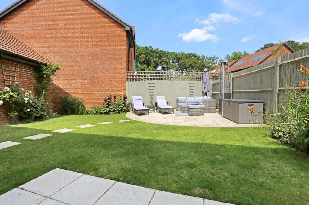 4-bed detached on Waltham Road, Bishops Waltham, SO32, £600,000