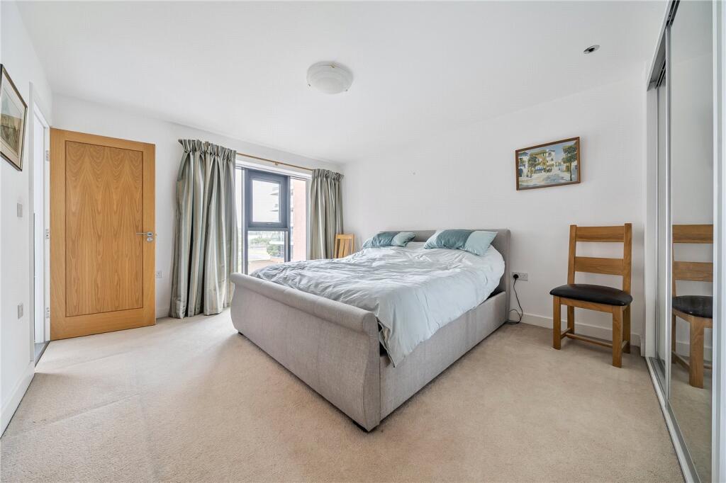 Kingman Way, Newbury, Berkshire, RG14 photo 3