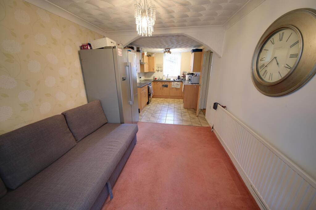House in Runcorn, Halton Lea, Palacefields - More