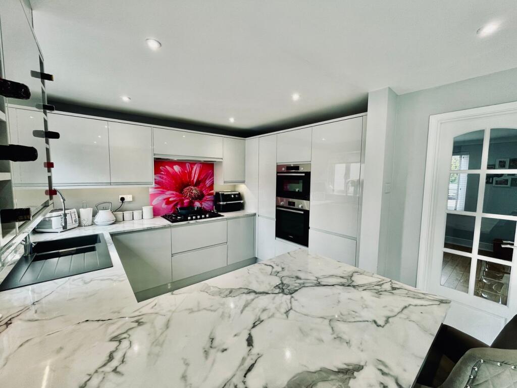 Glebe Road, Deanshanger, Milton Keynes, MK19 photo 4