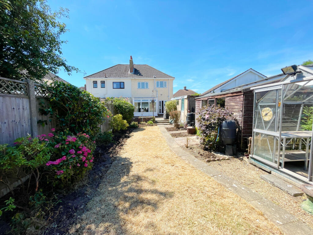 Glendon Avenue, Bournemouth, BH10 7 photo 3