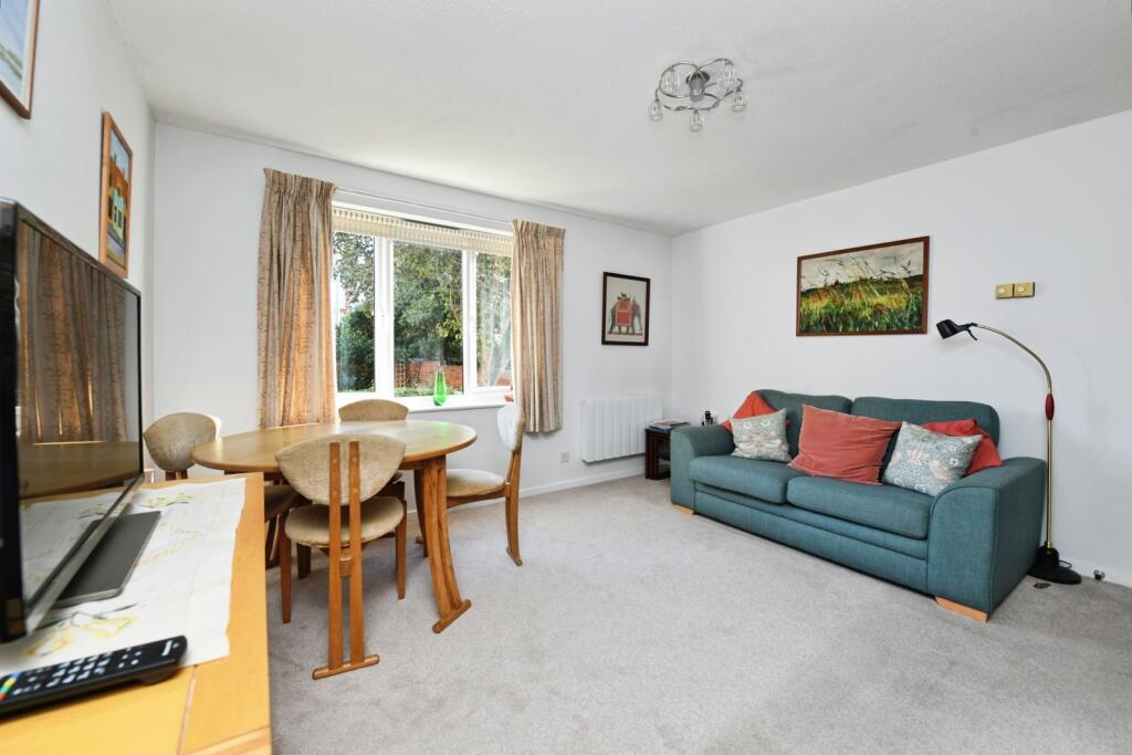 Apartment in Brentwood, Essex - View 5