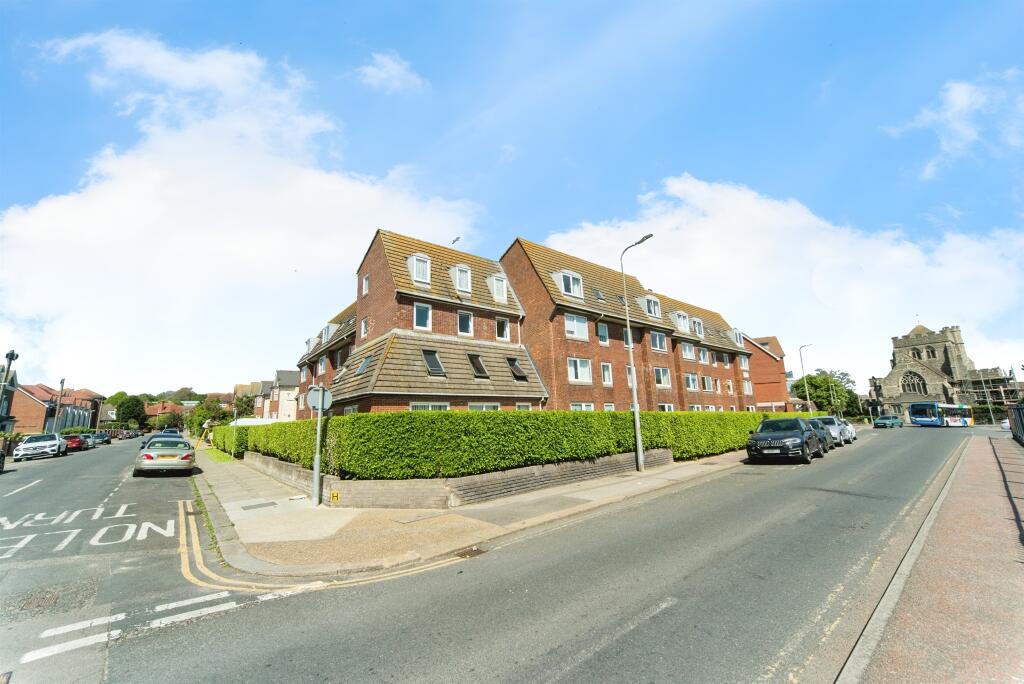 1-bed house on Cranfield Road, Bexhill-On-Sea, £70,000