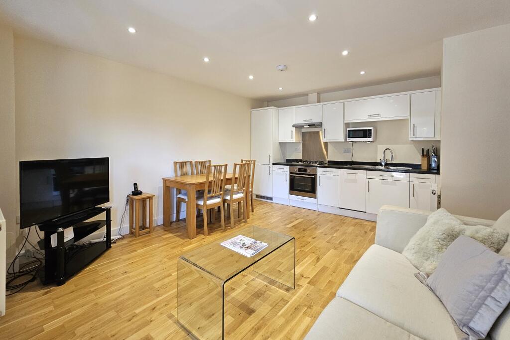 Apartment in Winchester, Denmead - View 4