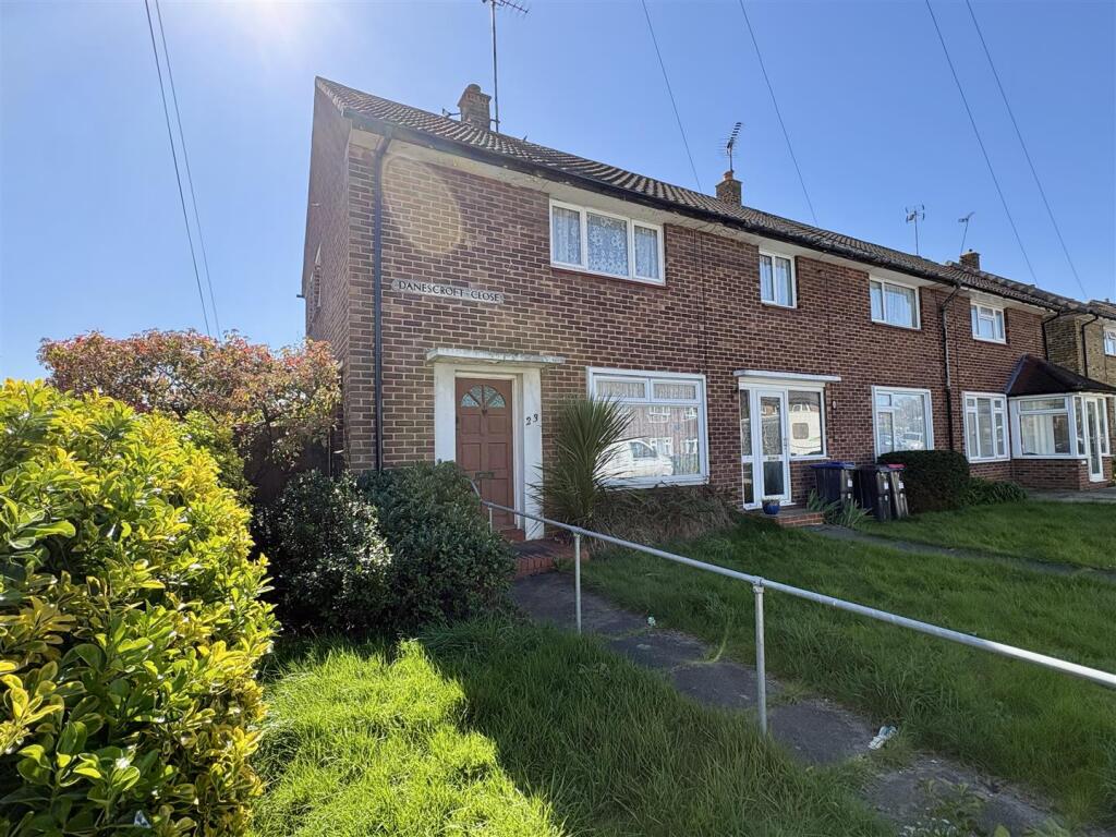2-bed terraced on Danescroft Close, Leigh-On-Sea, £290,000