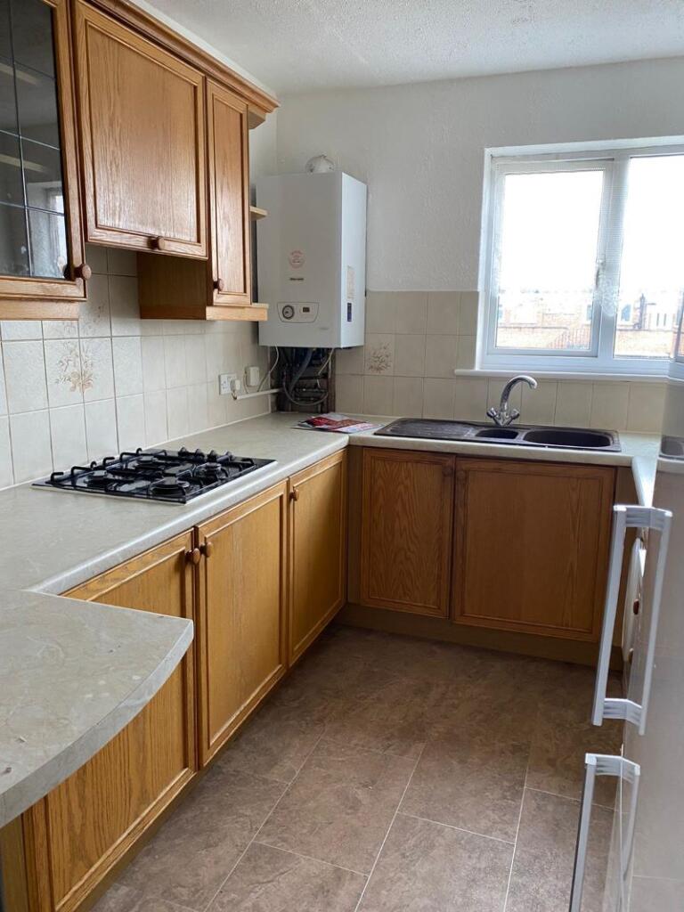 Apartment in Sunbury-on-Thames, Surrey - View 4