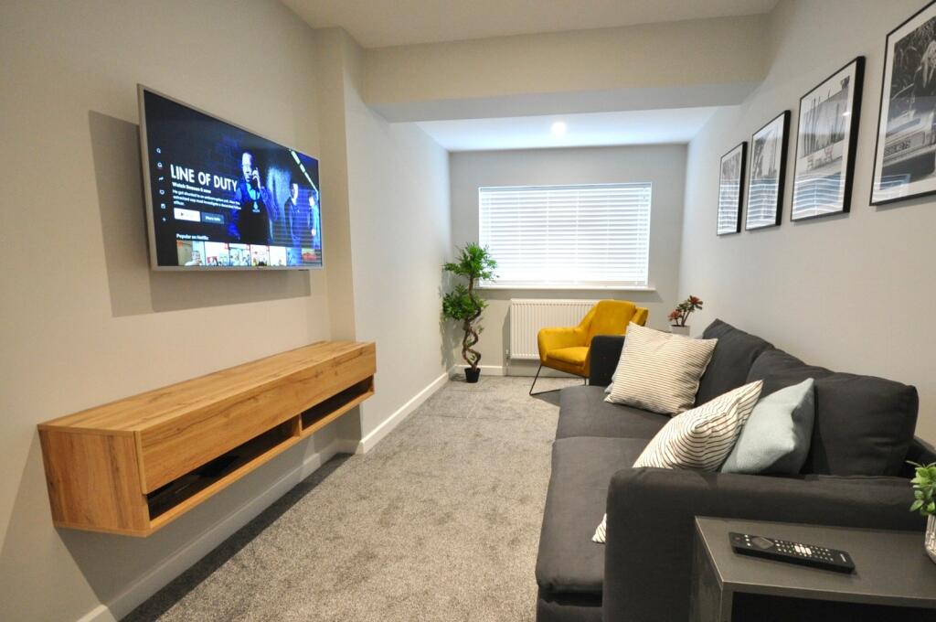 House in London, Bromley Park, Plaistow - View 4
