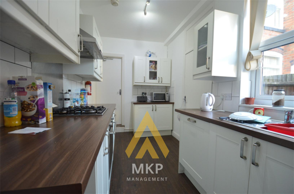 5 bedroom terraced house for rent