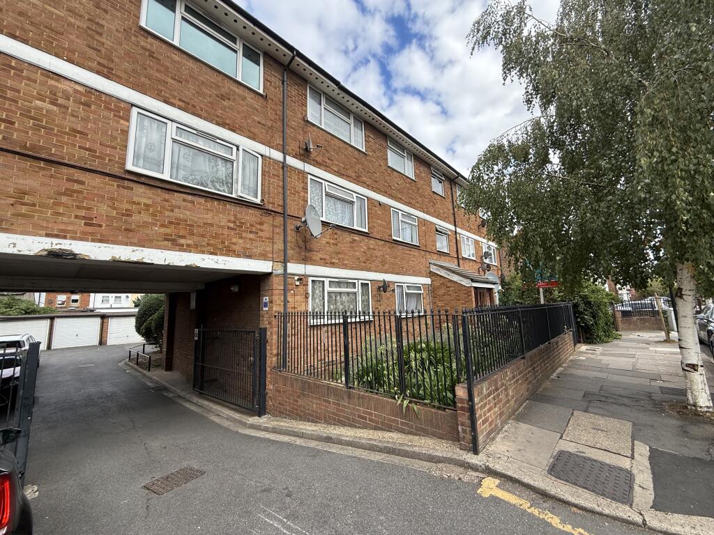 Apartment in Southall - View 2