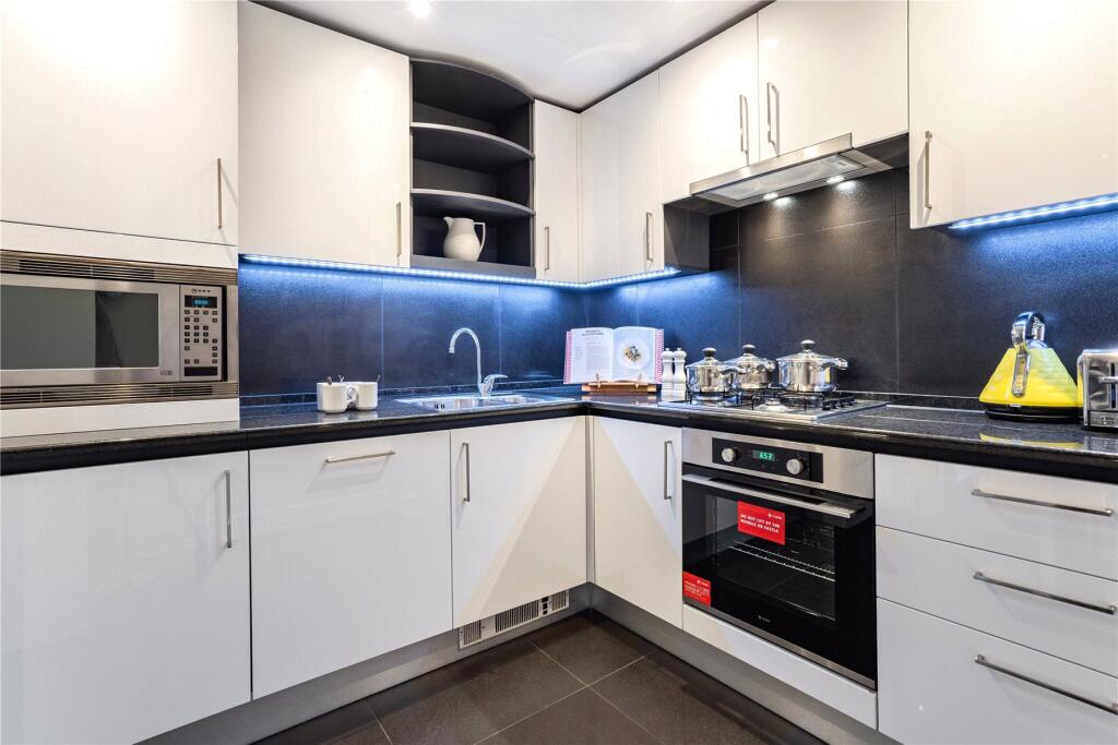 Apartment in London, Canary Wharf - View 5