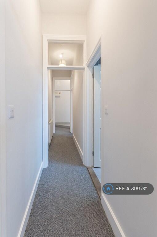 Apartment in Southend-on-Sea - View 4