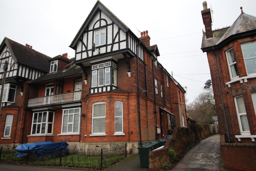 Main image of property: Flat 6 13 Canterbury Road, Ashford