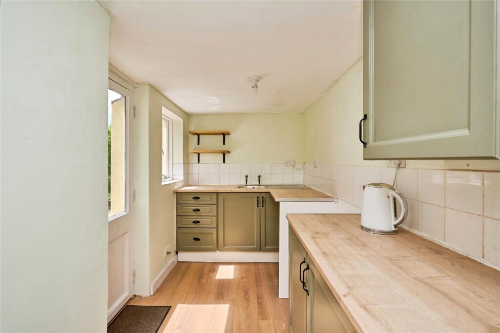 House in Isle of Wight, Newport - View 4