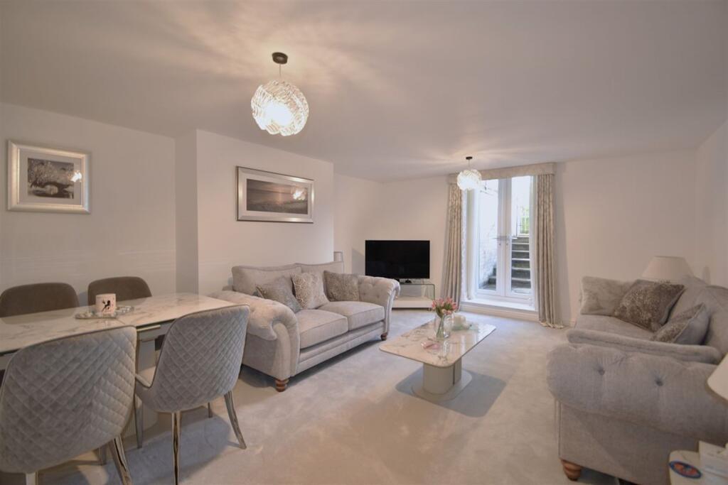 Apartment in Alderley Edge, Cheshire East - View 2