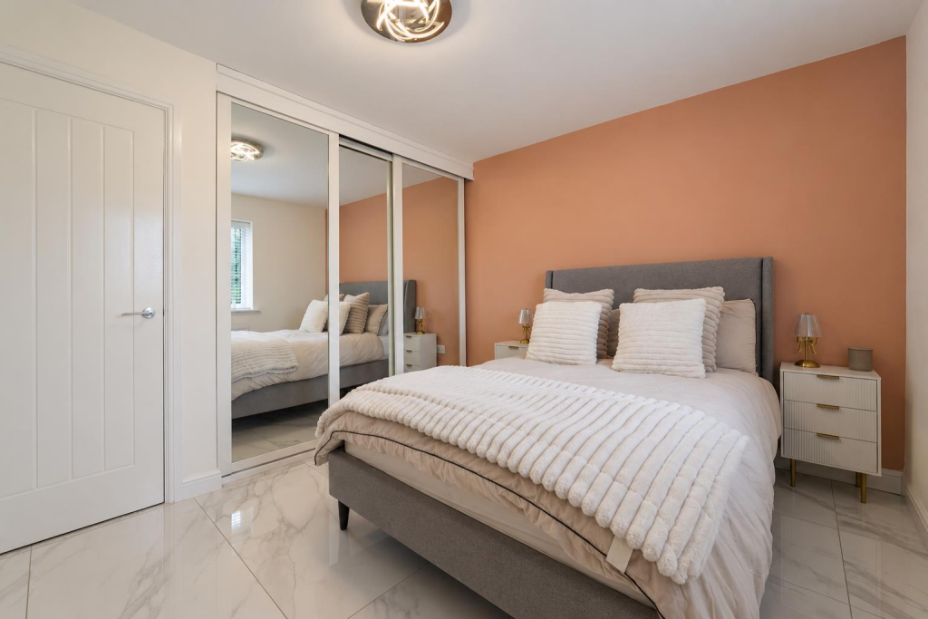 Apartment in Salford, Greater Manchester - View 5