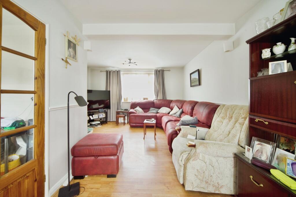 Park Avenue, East Ham, London, E6 photo 3
