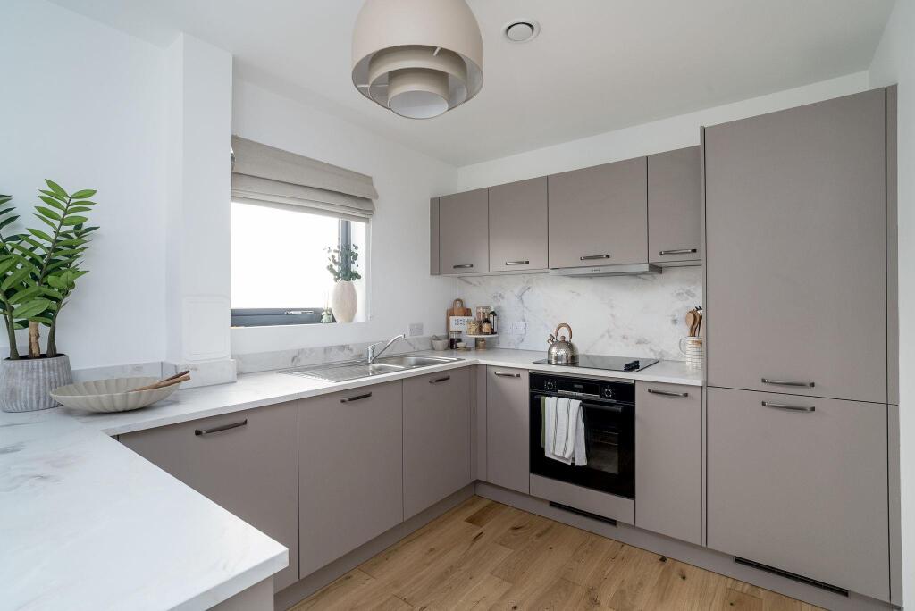 House in Edinburgh, West Lothian - More