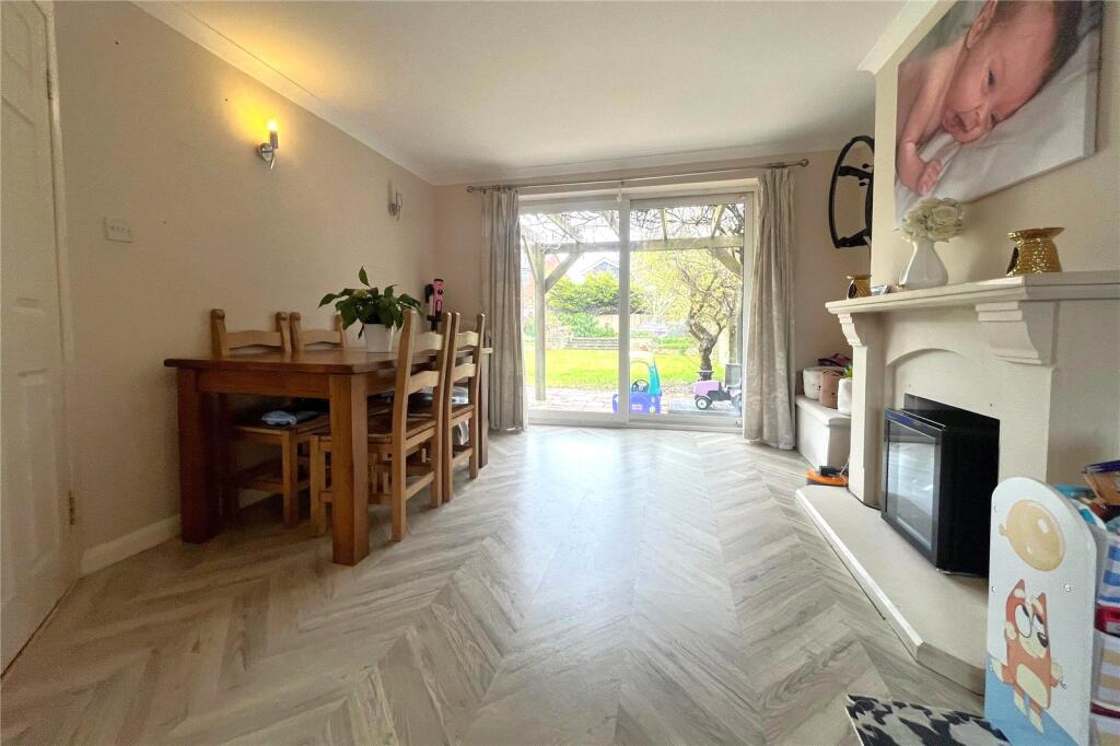 Courtenay Road, Farnham, Surrey, GU9 - View 3