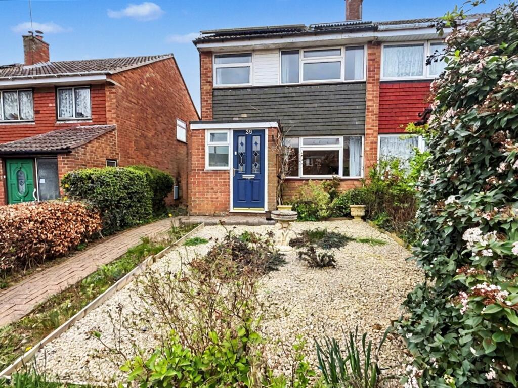 Main image of property: 29 Admirals Way, Daventry, NN11 4NU