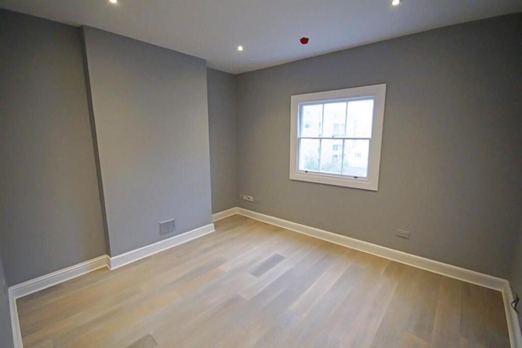 Apartment in Cheltenham, Ewens Farm, Montpellier - View 4
