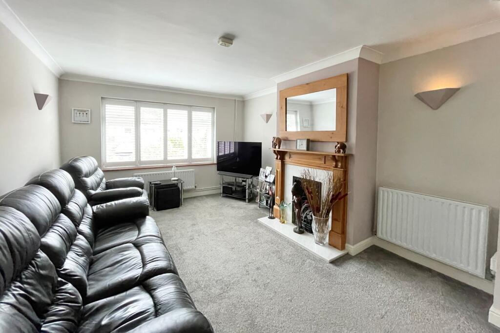 House in Surrey Heath, Mytchett - View 3