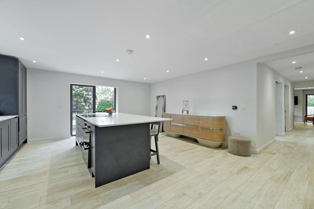 House in Slough, Cox Green - View 4