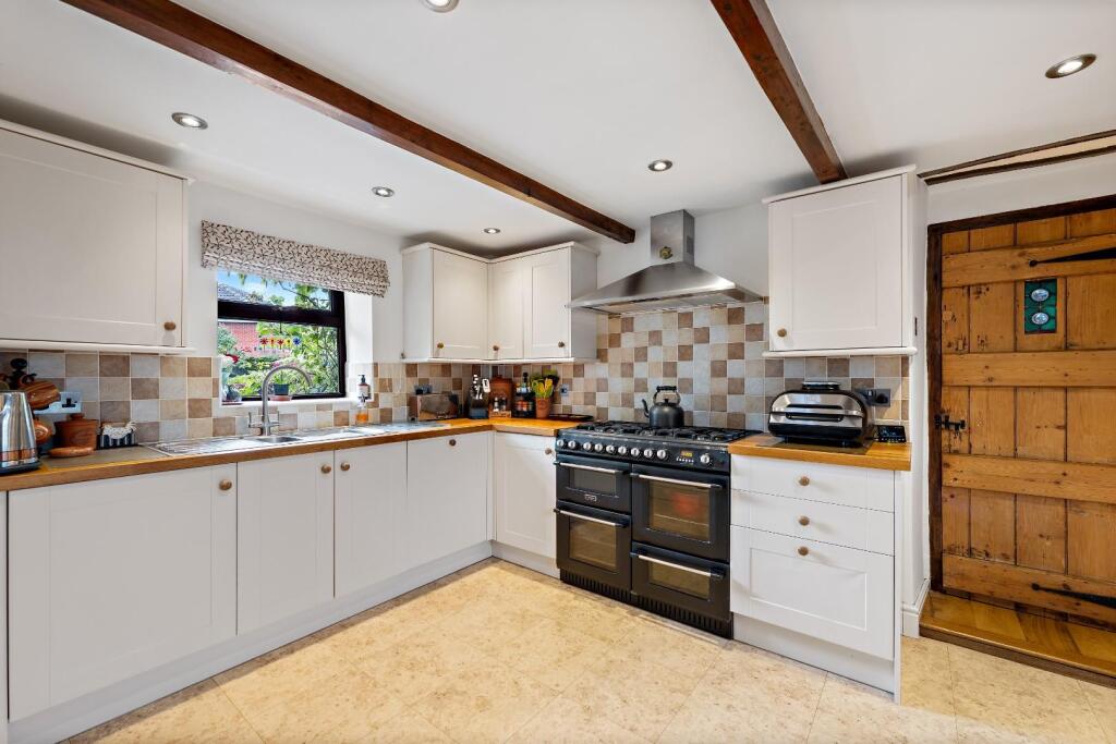 House in Chesterfield, Hady, Spital - View 6