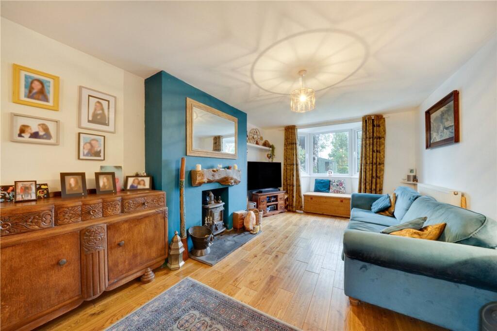 St. Dunstans Lane, Rochford, WR15 photo 2