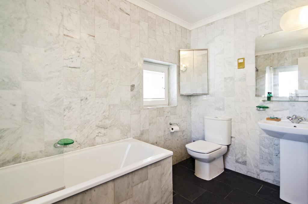 Apartment in London - More