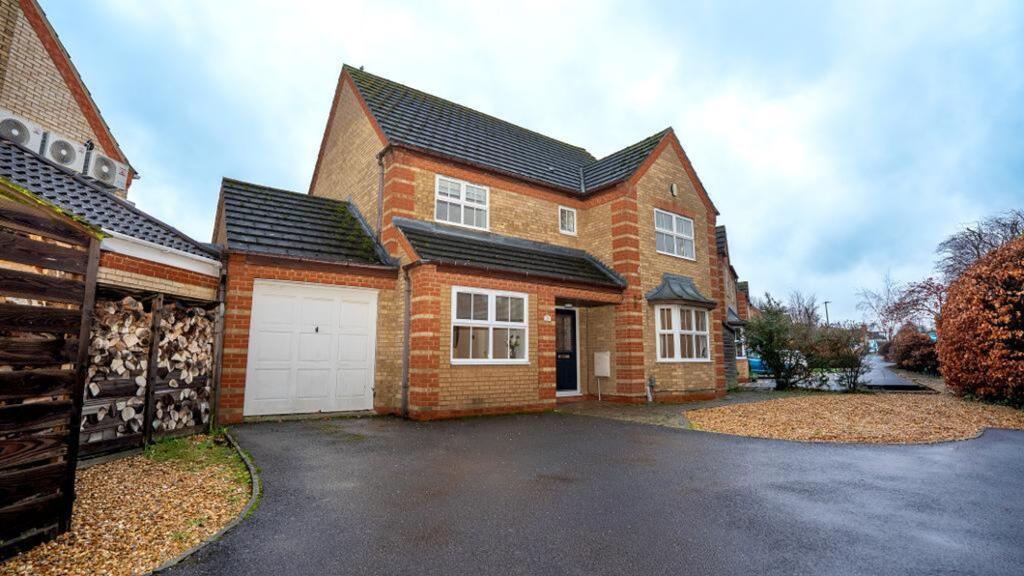 4-bed detached on Grange Road, Barton-Le-Clay, MK45, £540,000