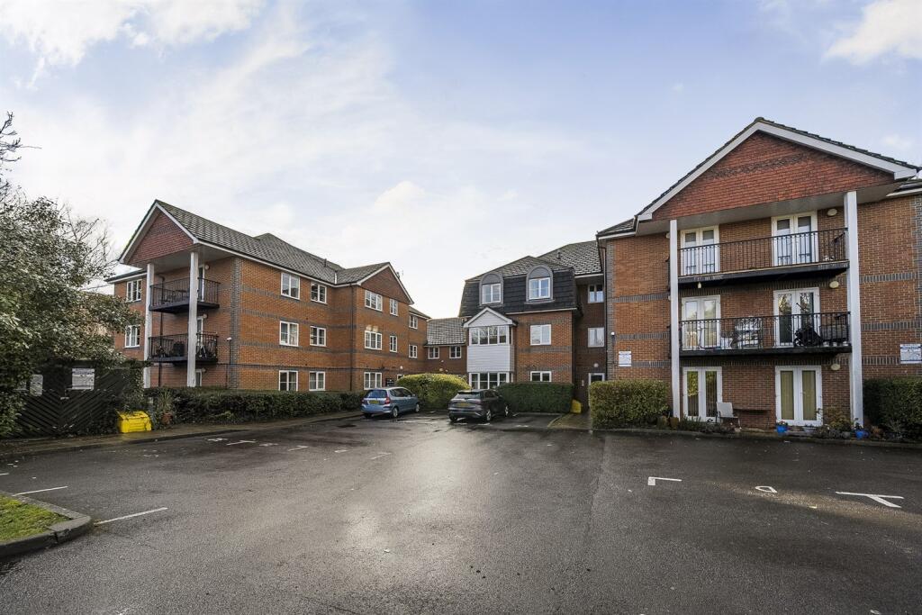 Main image of property: Farringdon Court, Erleigh Road, Reading, RG1
