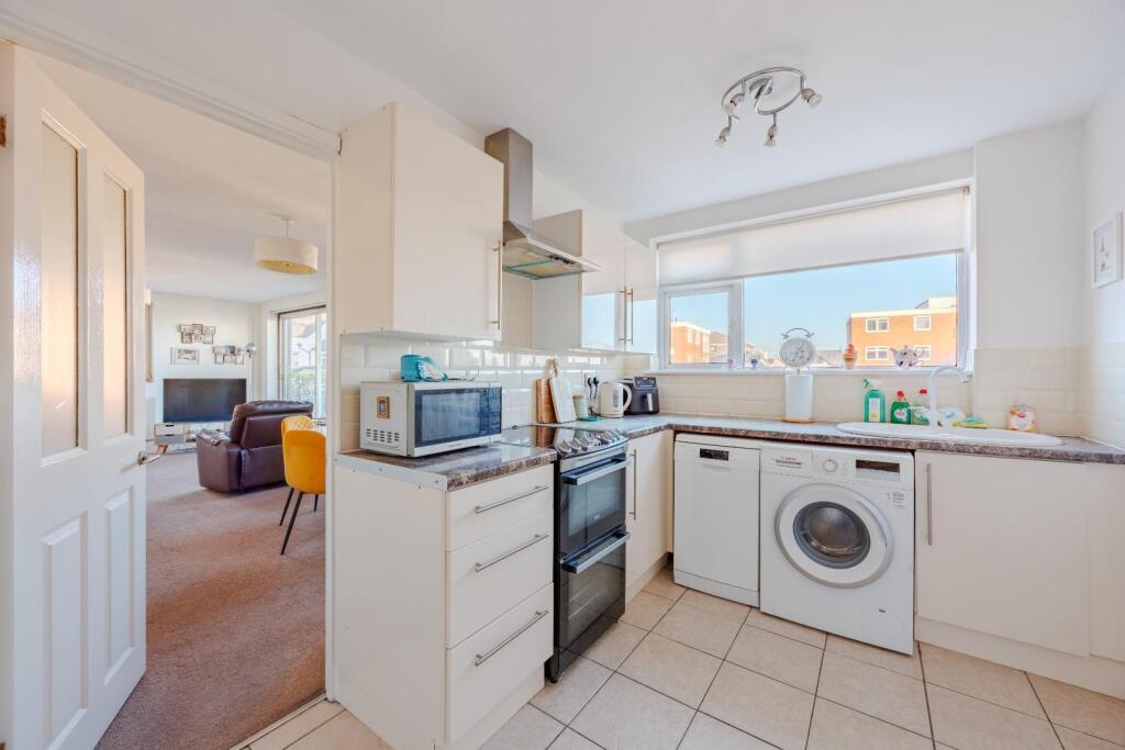 Apartment in Southend-on-Sea, Leigh-on-Sea - View 4