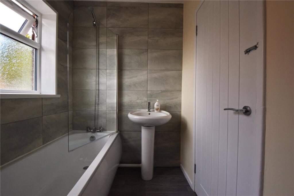 4 bedroom semi-detached house for rent