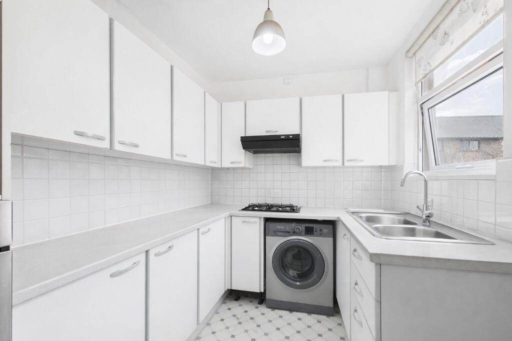 House in Oadby and Wigston, Leicestershire - More