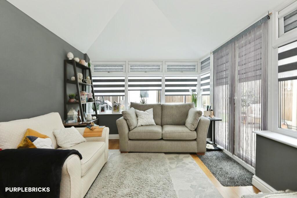 House in Doncaster, Armthorpe - View 4