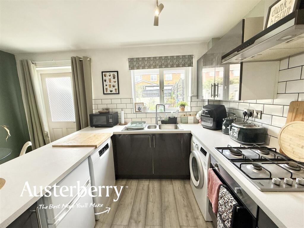 House in Stoke-on-Trent - View 4