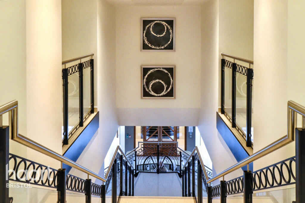 Apartment in Bristol, Old City, City Centre - View 3