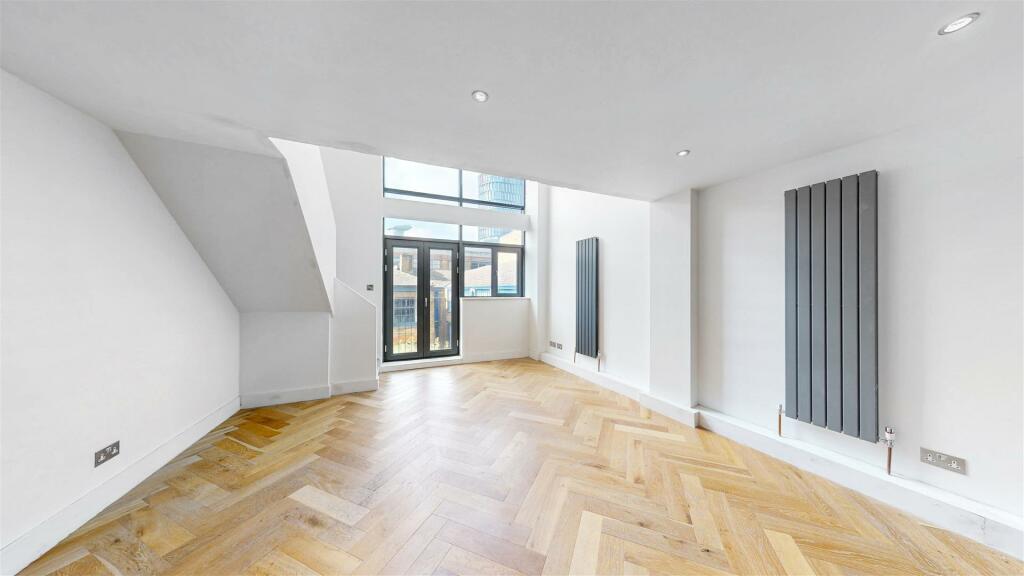 lIVING ROOM.jpg