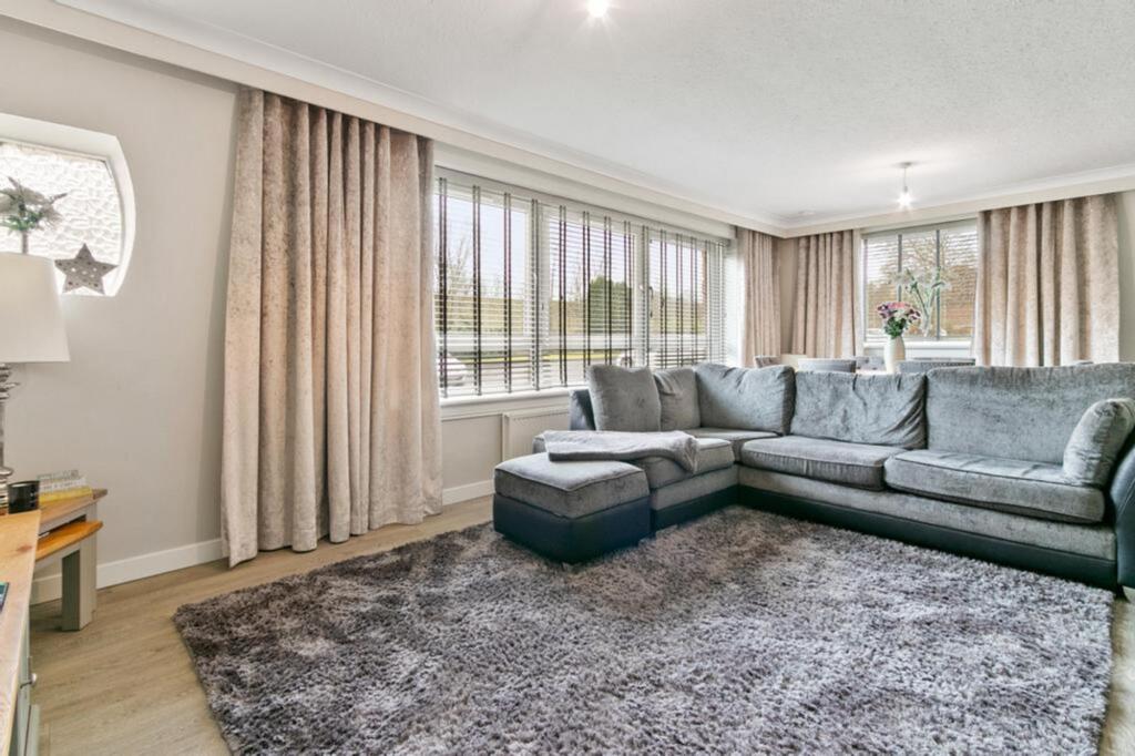 Douglas Drive, Newton Mearns, G77 photo 3