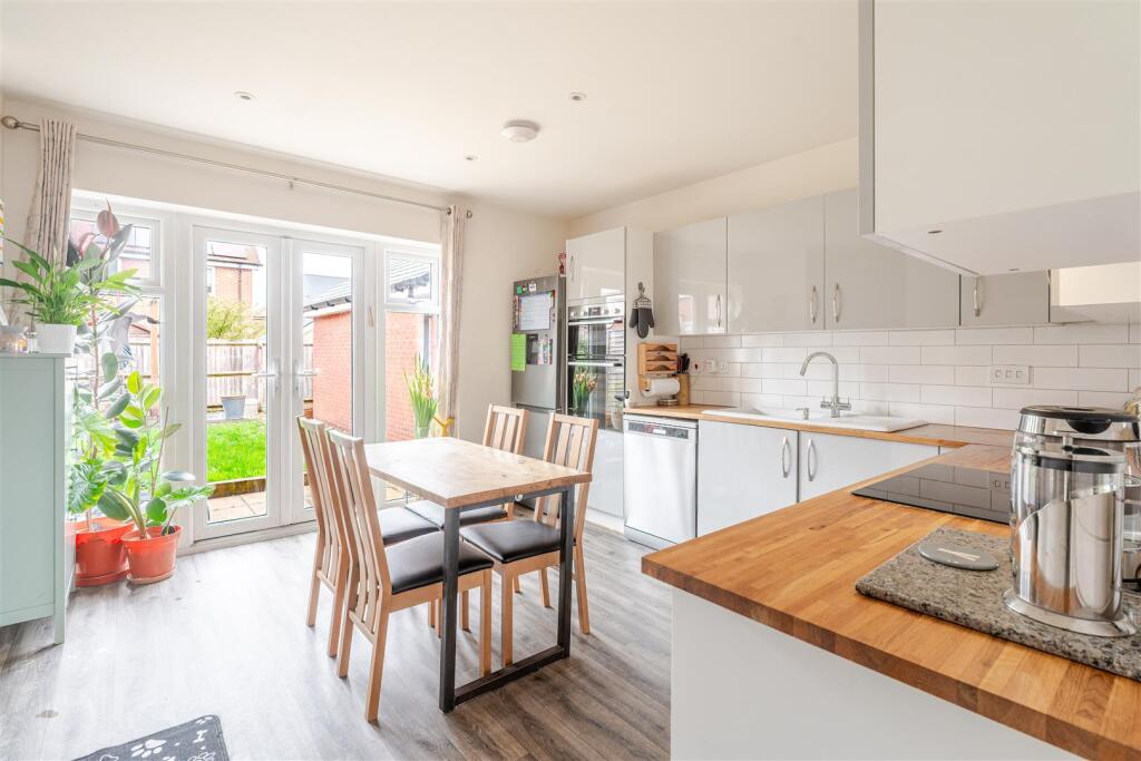 House in Yatton, Chestnut Park, North End - View 3