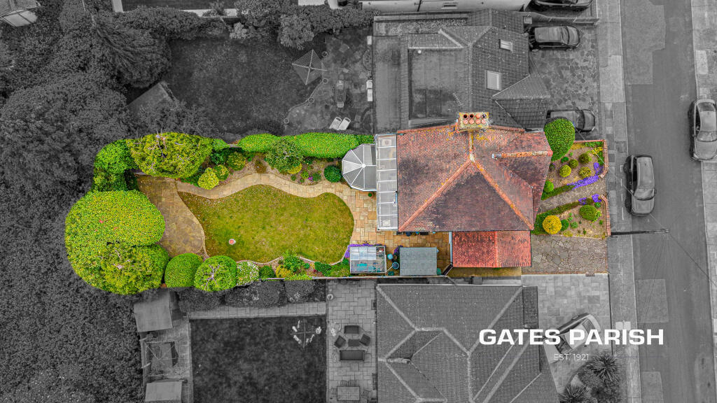 Tudor Gardens, Gidea Park, RM2 photo 3