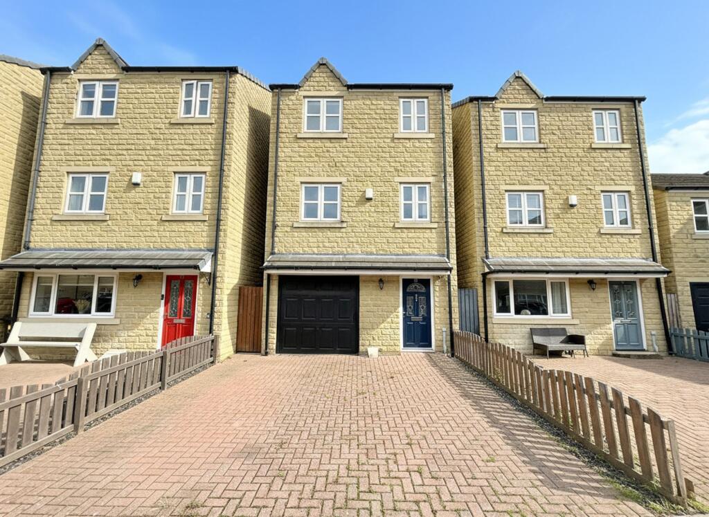 4-bed detached on South Brook Gardens, Mirfield, WF14, £280,000