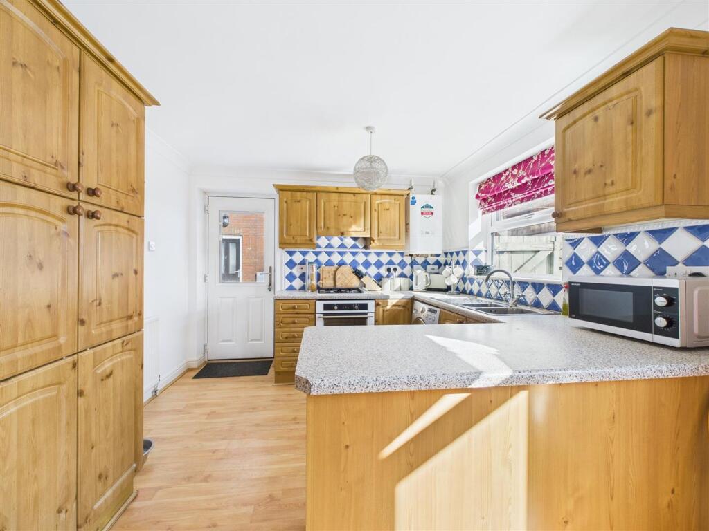 31 Parklands, Beeford, Driffield, YO25 8EY photo 3
