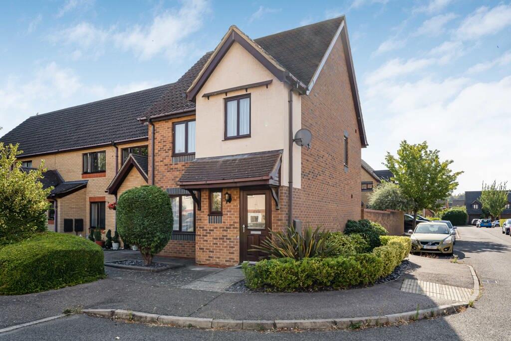 Main image of property: 27 Quail Walk, Royston, Hertfordshire, SG8 7XL