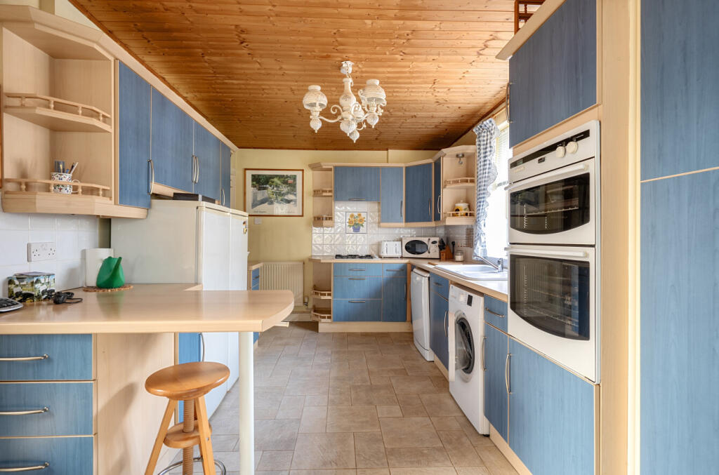 House in Swindon, Wroughton - More