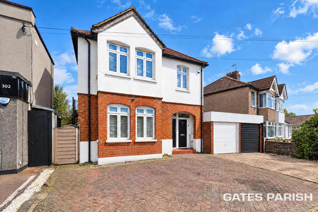2-bed flat on Brentwood Road, Romford, RM2, £325,000