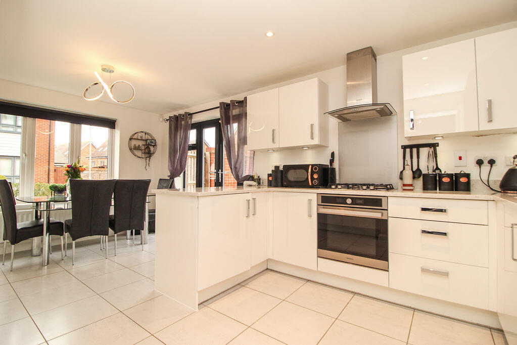 Duncombe Drive, Wootton, MK43 photo 4