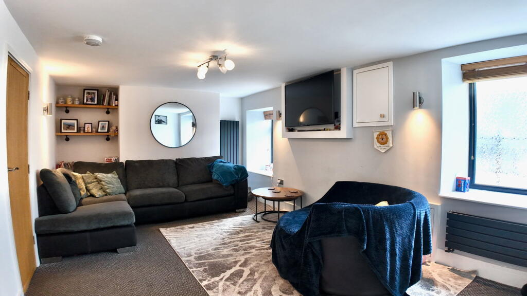 House in Newport - View 3